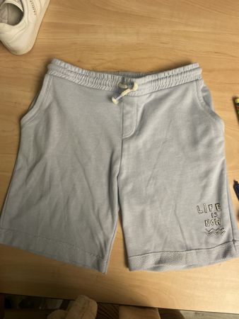 Hellblaue neuwertige Manor Sweat Shorts Gr.164