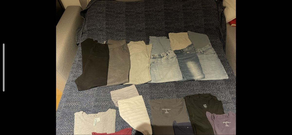 Lotti di vestiti: Maternity Clothes & Pillow – Usato da Meilen venduto da val_tsv8 1