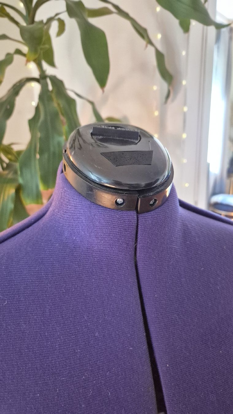 Allestimento di negozi e stand fieristici: Professioneller Schneidertorso violett verstellbar – Usato da Winterthur venduto da Striegelbox 4