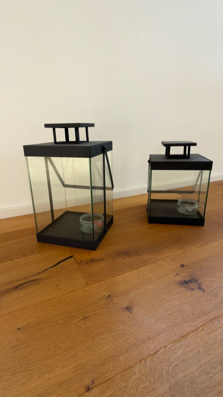 Laternen: 2 schwarze Dekolaternen mit Glas – Gebraucht aus Sennwald von pressgym