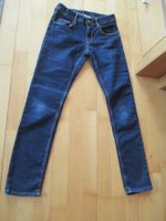 Sehr gut erhaltene Knaben Jeans 146
