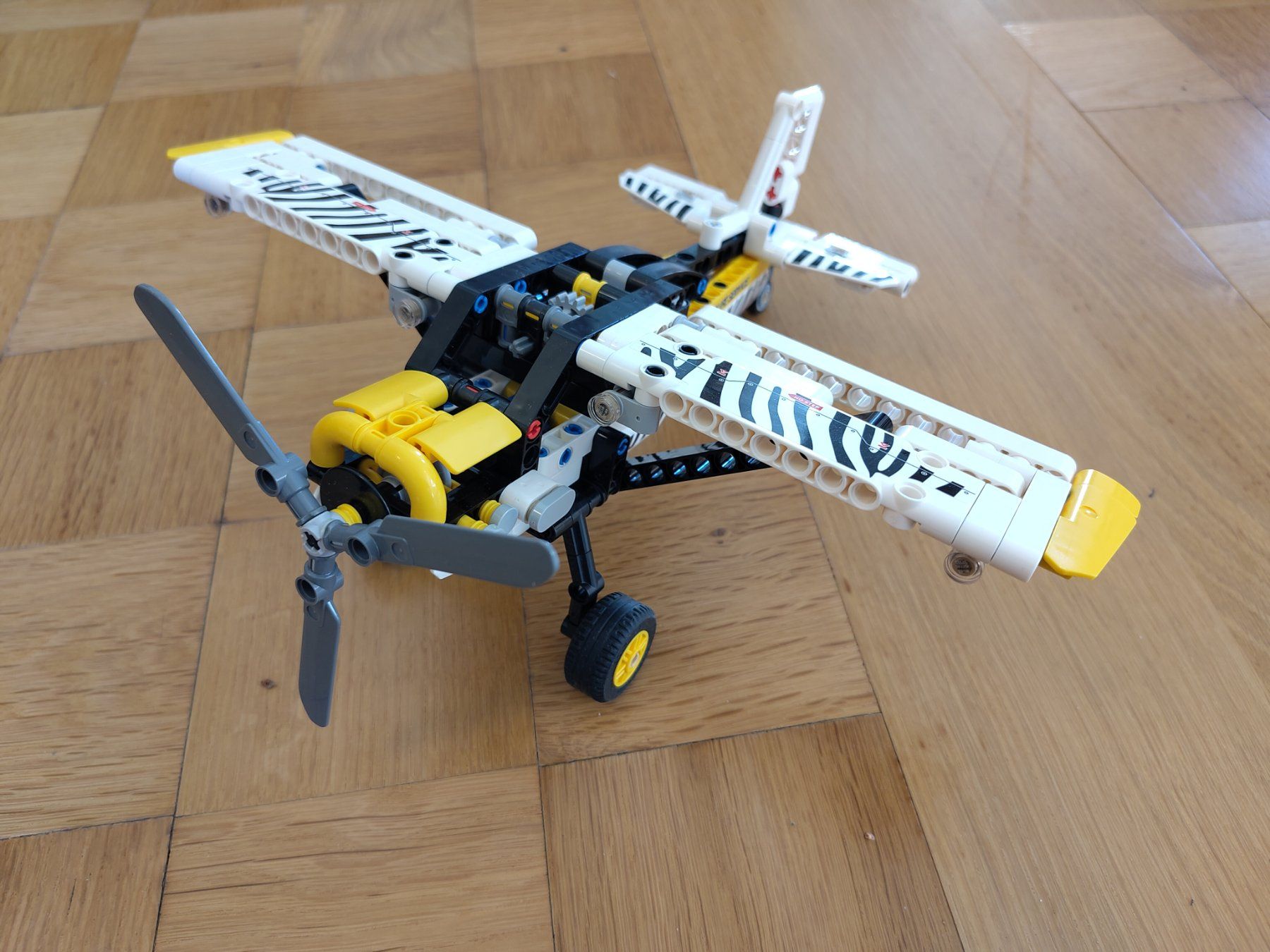 Lego Kit di costruzioni: Lego Technic Busch-Flugzeug Set 42198 – Usato da Olten venduto da magneto 1