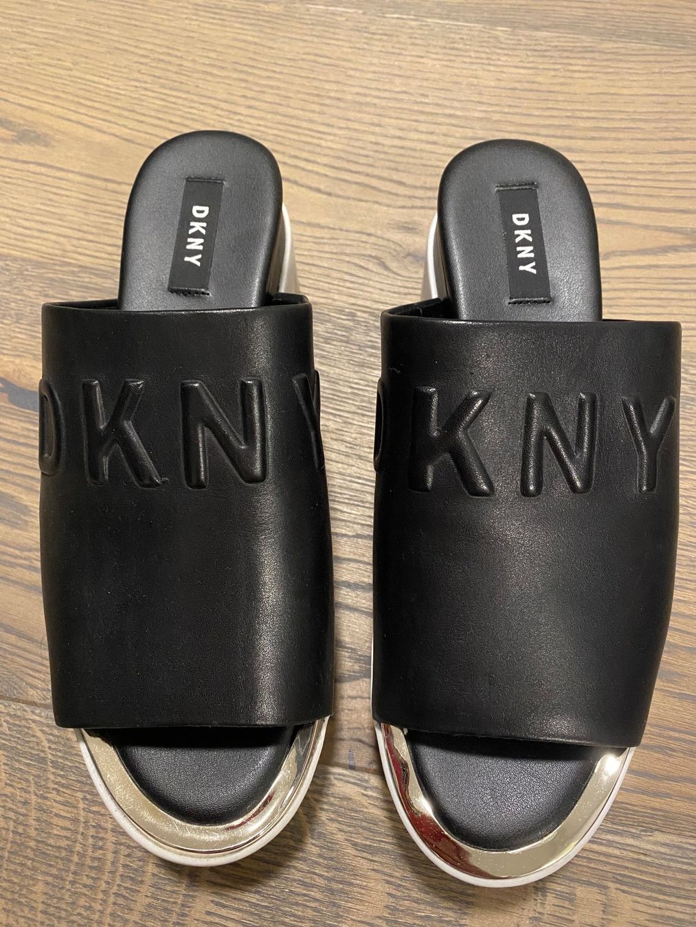 DKNY Damenschuhe: DKNY Sandale – Neu (gemäss Beschreibung) aus Wetzikon ZH von Deba26