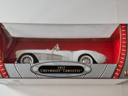 Chevrolet Corvette 1957, Convertible weiss von Yat Ming 1/18