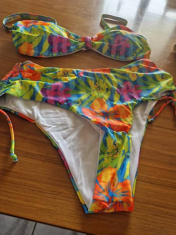 Badekleider & Bikinis: Farbiges Bikini – Gebraucht aus Beinwil am See von preiselbeeri