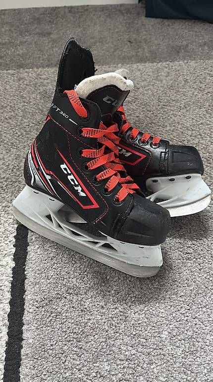 Schlittschuhe: CCM FT340 Eishockeyschlittschuhe, Grösse 29 – Gebraucht aus Glis von SabrinaXA
