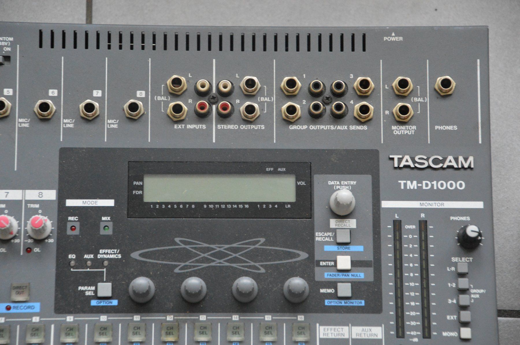 Tascam Console di mixaggio: Tascam TM-D1000  Digital mixing console – Usato da Collonges venduto da arashee 3