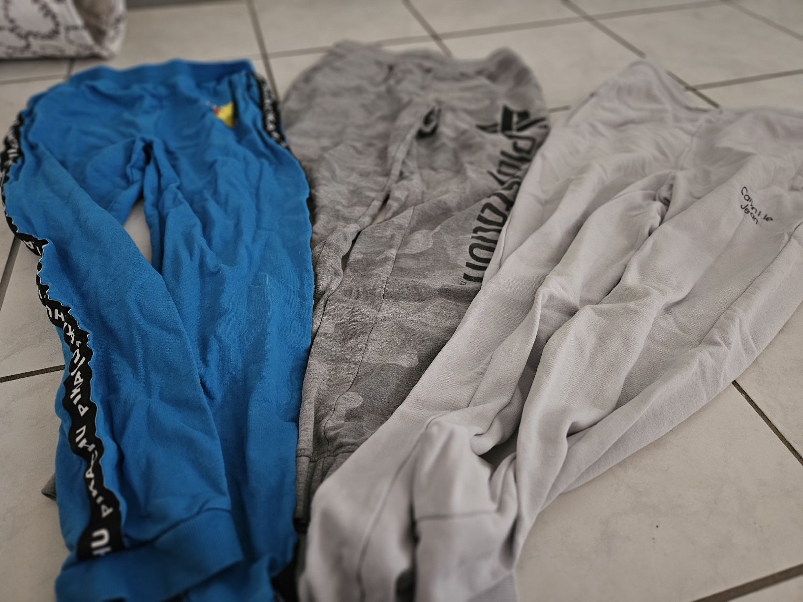 Kleiderpakete & -sets: 4 Jogginghosen – Gebraucht aus Pfaffnau von sim_6rqw 3