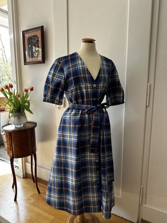 Blaues Karo Kleid Puffärmel Gr.40 Zara