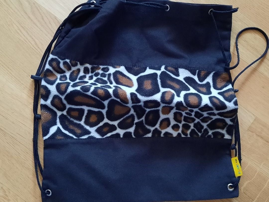 Kindertaschen: ***Turnbeutel*** mit Gepardmuster – Gebraucht aus Wädenswil von H2H_Secondhandshop