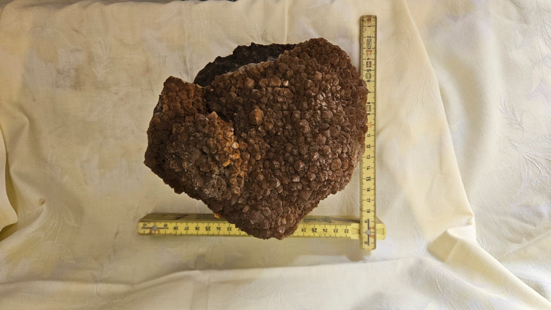 Minerali & Pietre curative: Pietra con cristalli – Usato da Melano venduto da H-Sara 2