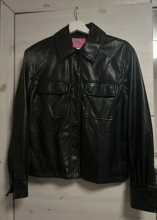Veste en similicuir noire tendance - Parfait pour l'hiver!