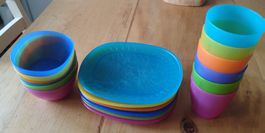 18 teiliges Kindergeschirr mit Teller/Becher/Schälchen