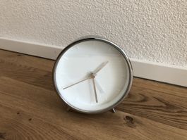 IKEA MALLHOPPA Tischuhr: Modern, Silber/Weiß, Minimalistisch
