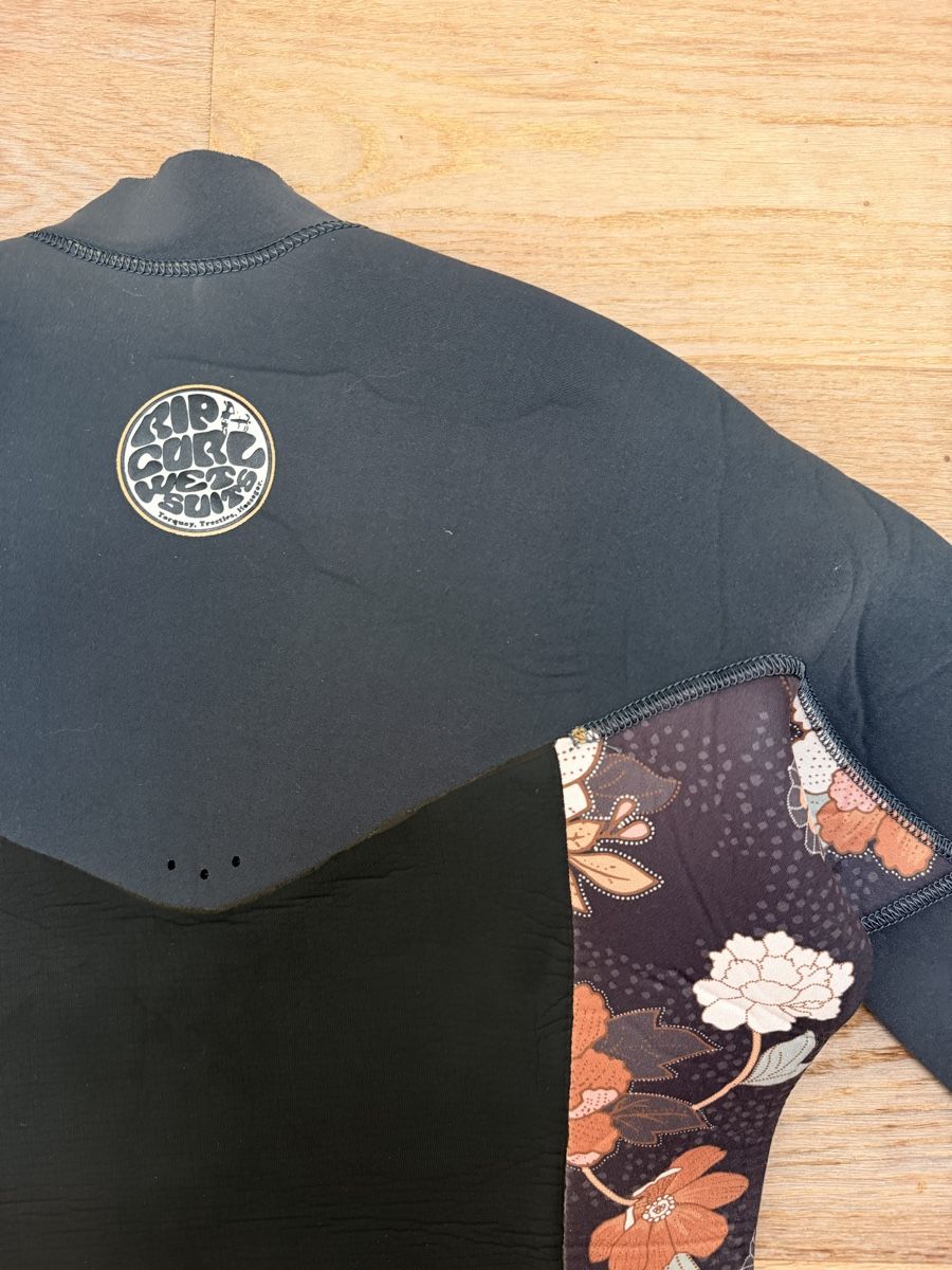 Rip Curl Completi & Tailleur: Wetsuit Rip Curl 4/3mm, size 10 – Usato da Frauenfeld venduto da Tendi.01 4
