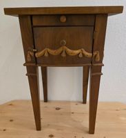 Kleinmöbel  Beistelltisch mit Schublade und Tür um 1900