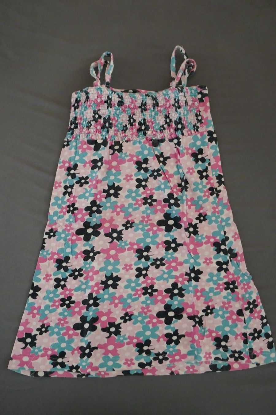 Kleider & Röcke: Schmuckes Sommerkleid mit Blumen, Gr. 122 – Gebraucht aus Horgen von Feli39