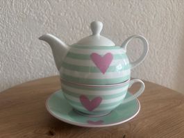 Teekanne mit Tasse