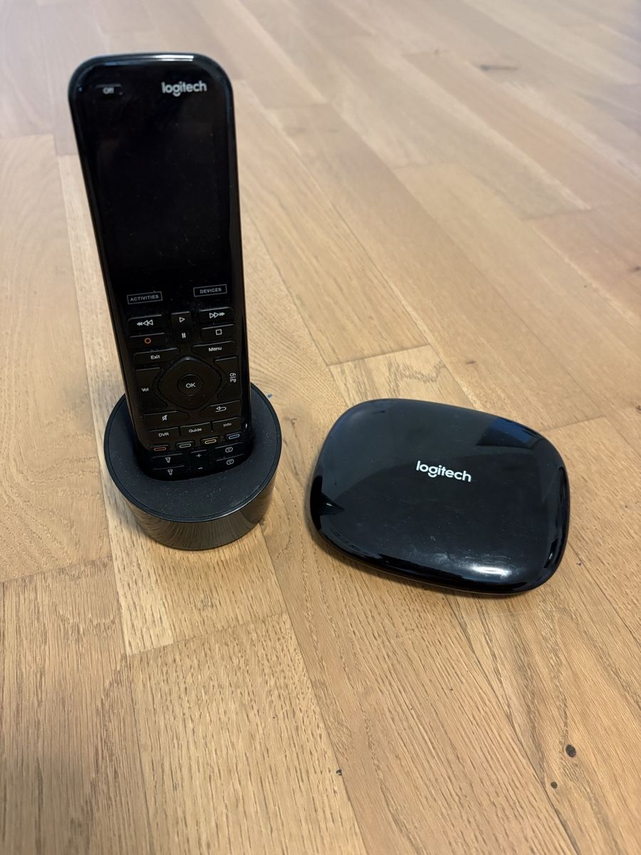 Logitech Telecomandi: Universalfernbedienung Logitech Harmony Ultimate – Usato da Altendorf venduto da seb_v7ln