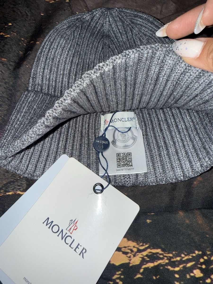 Moncler Copricapi, berretti & cappellini: Moncler Mütze – Nuovo (secondo la descrizione) da Wetzikon ZH venduto da shey7 1