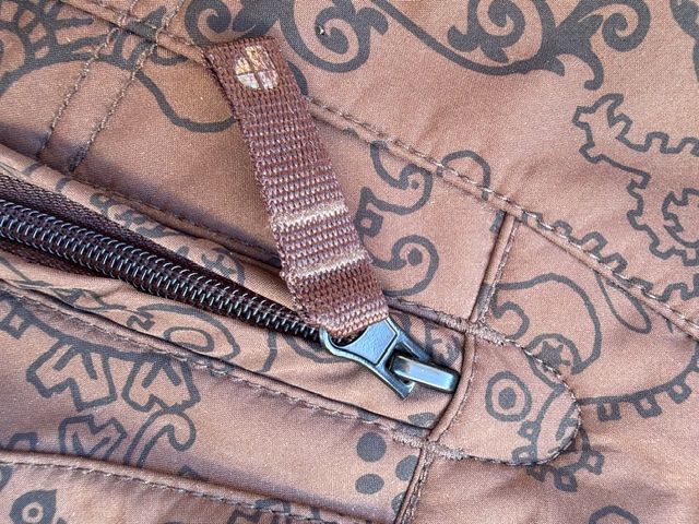Jacken: Braune Winterjacke mit schwarzem Muster – Gebraucht aus Ottikon von lo99 6