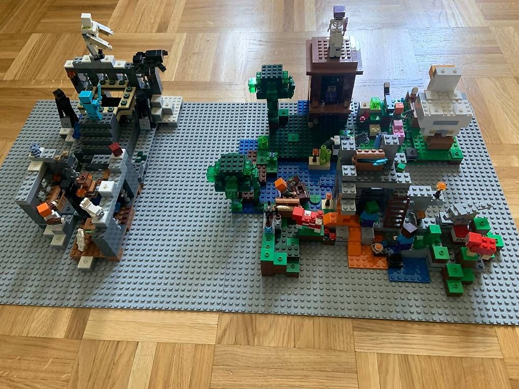 Lego Kit di costruzioni: Pack LEGO MineCraft avec 2 plaques lego – Usato da Echallens venduto da brice09