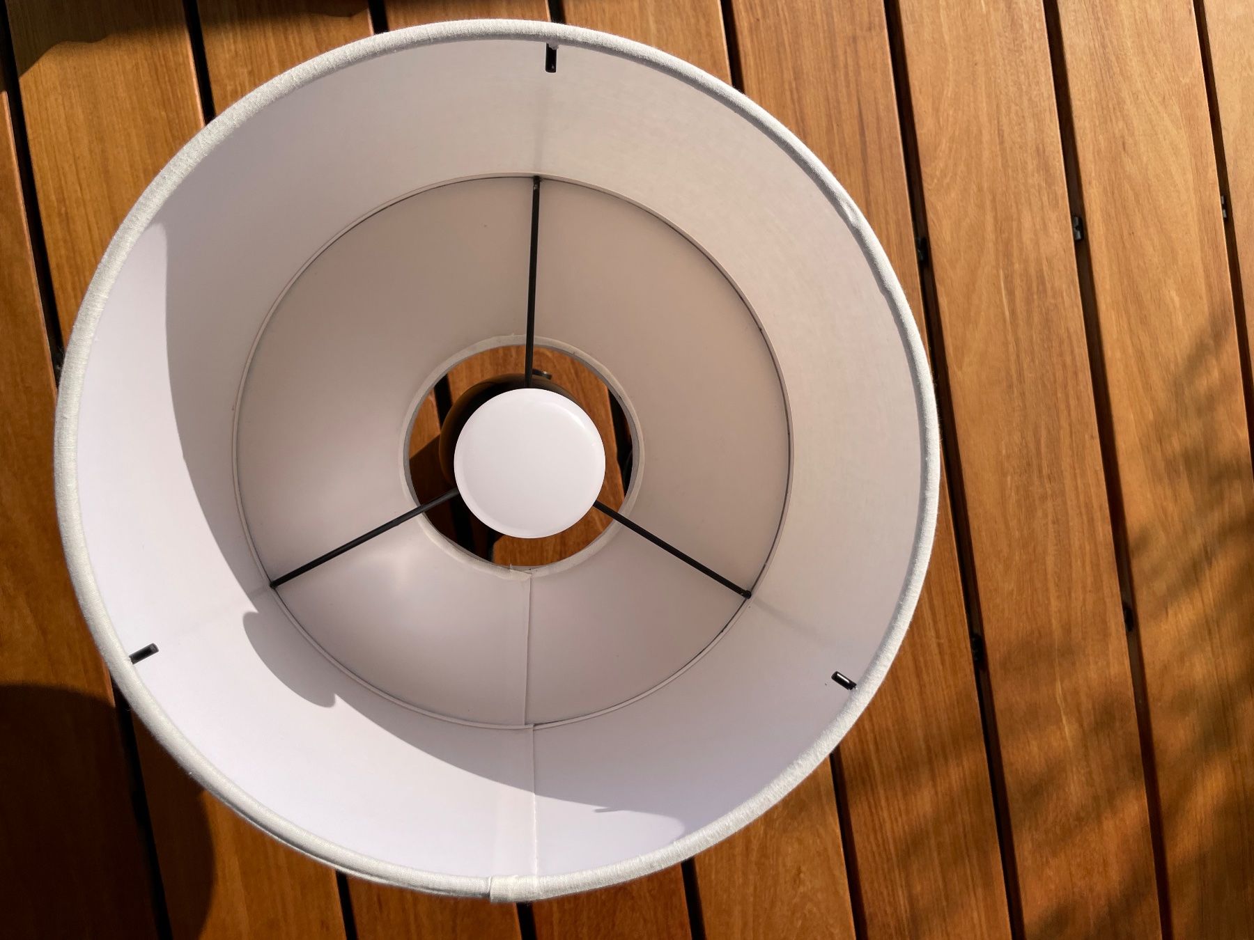 Lampade: Gubi Gravity Table Lamp Small - Black/White - Like new #1 – Nuovo (secondo la descrizione) da Meilen venduto da TN20 8