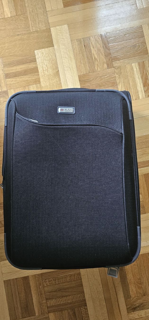 Valigie: Black Suitcase on wheels, very good condition – Usato da Geneve venduto da T36