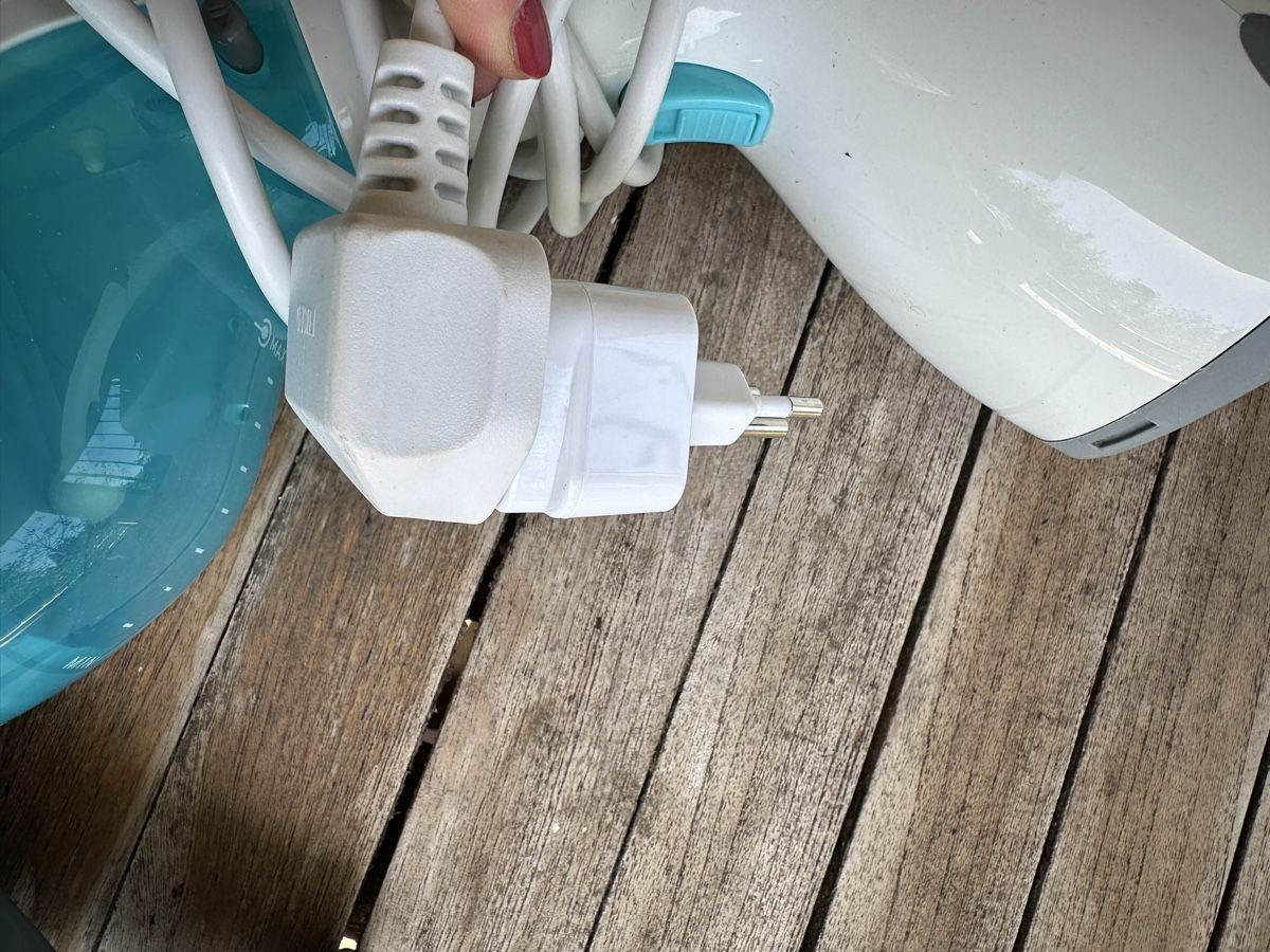 Ferri da stiro: Portable Clothes Steamer - Perfect for Quick Touch-Ups This  – Usato da Zürich venduto da car_68nt 4