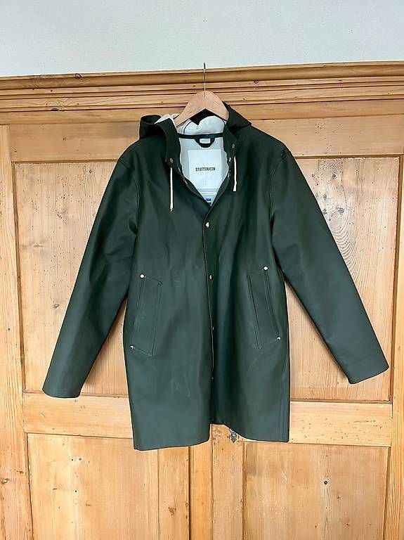 Stutterheim Jacken: Stutterheim Regenjacke / Regenmantel Grösse S in Dunkelgrün – Gebraucht aus St.Gallen von Rini2011
