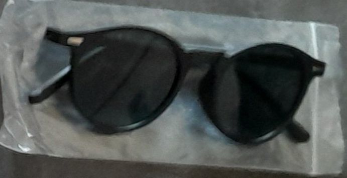 Brillen & Gläser: Sonnenbrille schwarz neu Kinder – Neu und originalverpackt aus Zürich von cole15