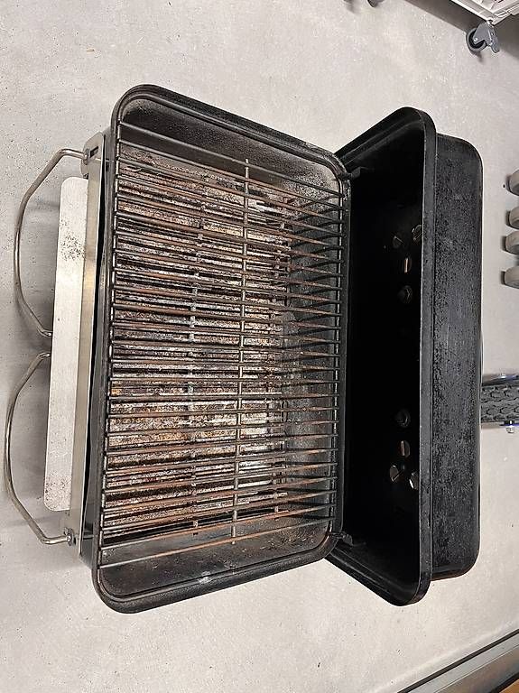 Grills: Weber Go-Anywhere Grill Holzkohle – Gebraucht aus Zürich von Mr_Tolchock 1