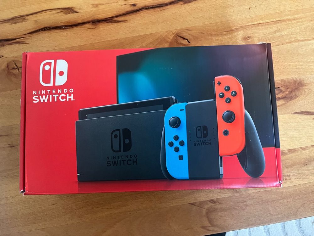Nintendo Switch inkl. zusätzlichem Fortnite JoyCon Kaufen auf Ricardo