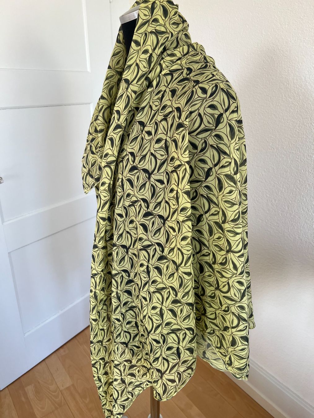 Colora Foulards & écharpes: Colora Schal, 30% Seide, Hellgrün, NEU – Neuf avec emballage d'origine à Worb par farben20zauber 2