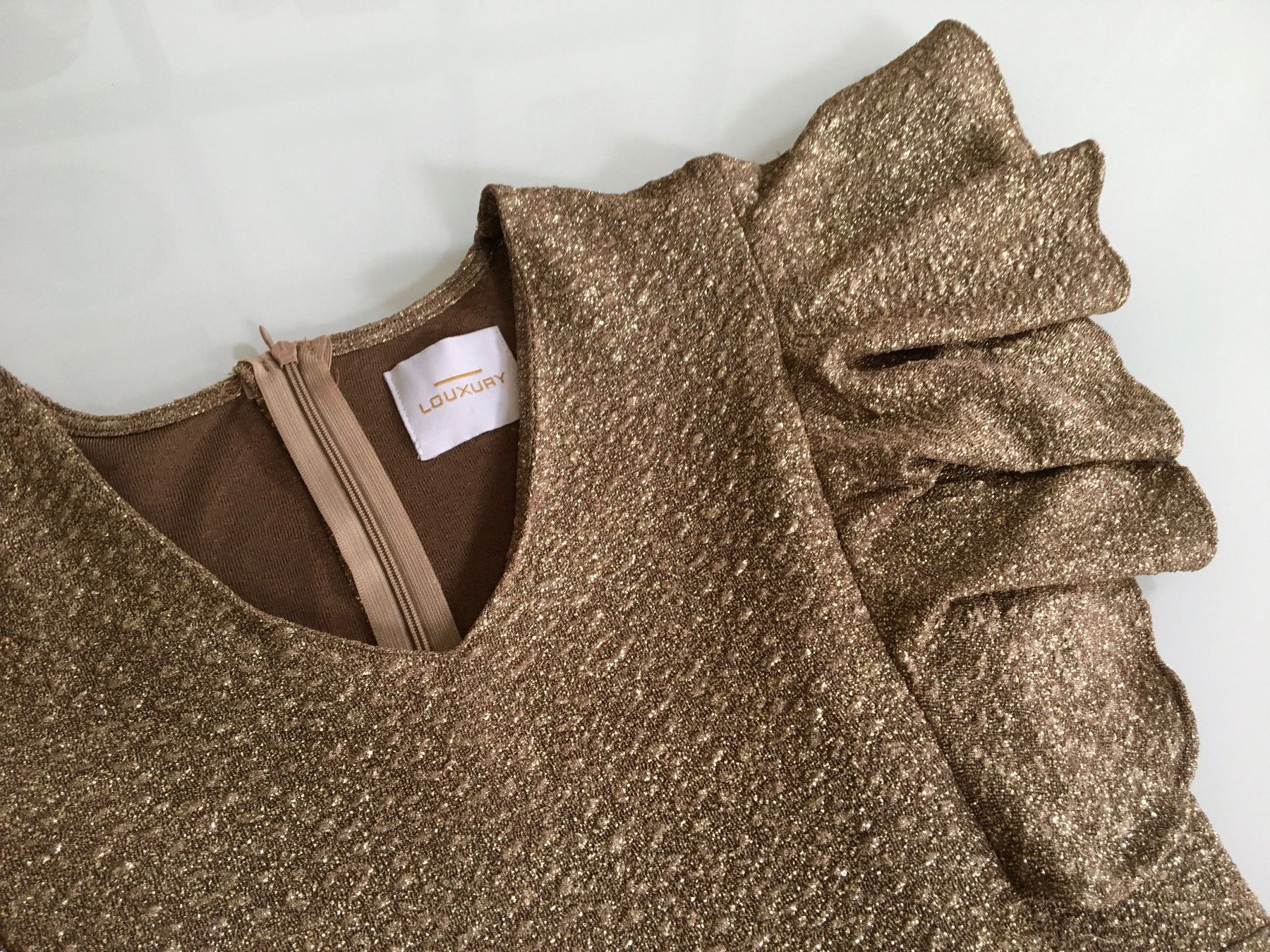 Vestiti: Abito da cocktail LOUXURY – color oro/champagne – Usato da Bellinzona venduto da Sveva-Style-Hunter 1
