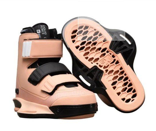 Surfboards & Schwimmbrette: Wakeboardboot Hook 6X – Gebraucht aus Kefikon TG von ang_wlf7