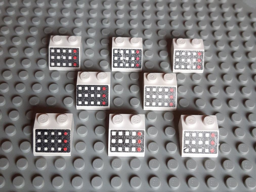 Lego Kit di costruzioni: LEGO - 8x Slope Computer Panel - 3039p32 – Usato da Muhen venduto da Legoholic