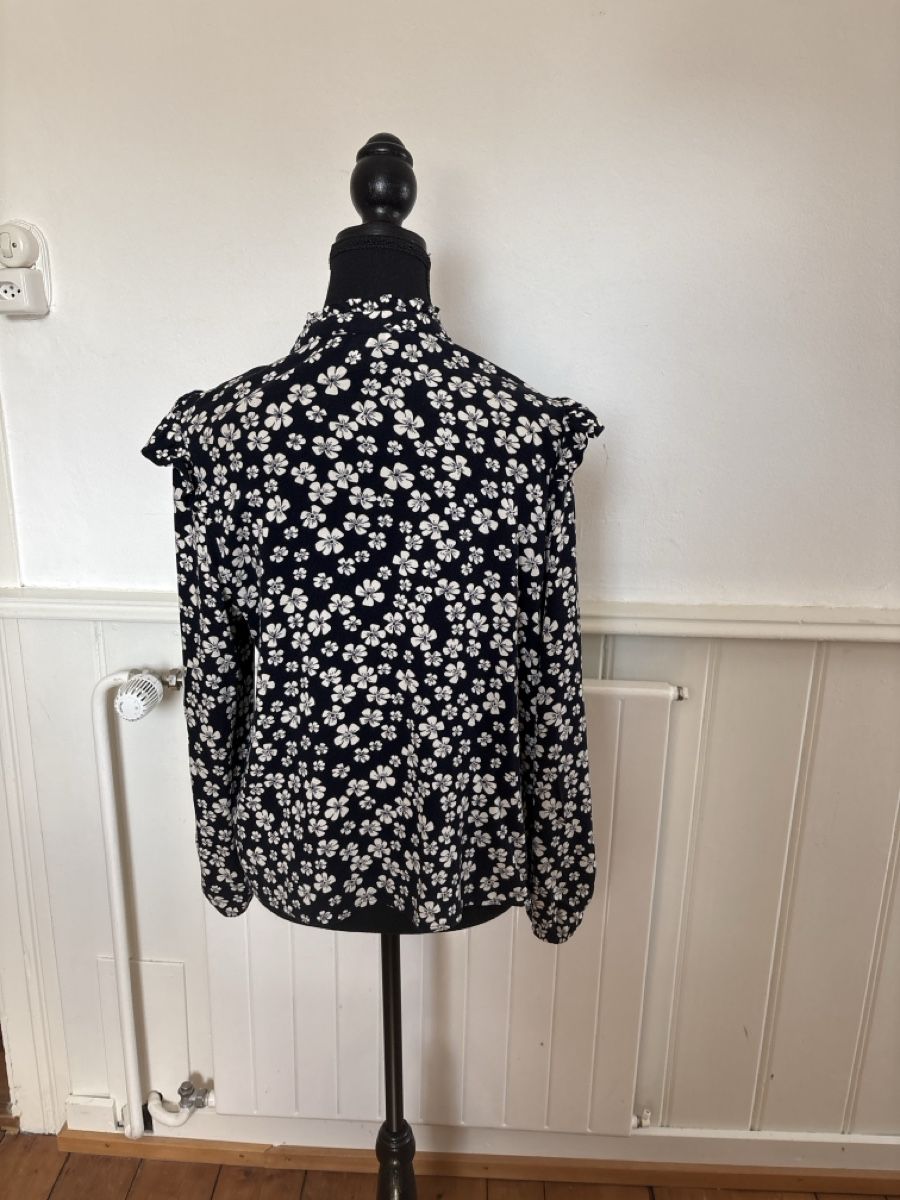 Camicette: Bluse mit Blumenmuster, Grösse 38 – Usato da Münchwilen TG venduto da BBJO 1