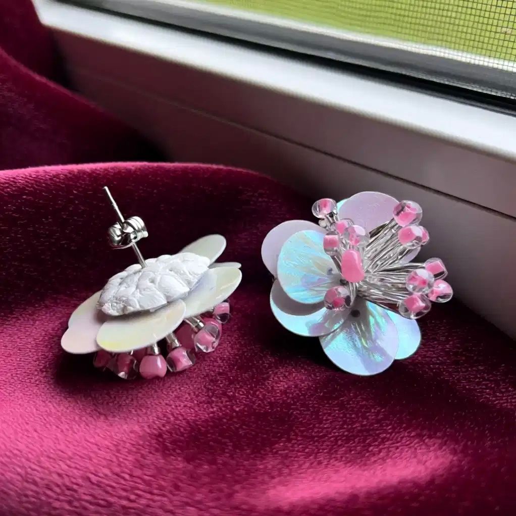 Orecchini pendenti & Orecchini a lobo: Eleganter Ohrstecker  - Perlen & Pailletten -Handmade - Neu! – Nuovo e nell'imballaggio originale da Vals venduto da ABA-Atelier 3