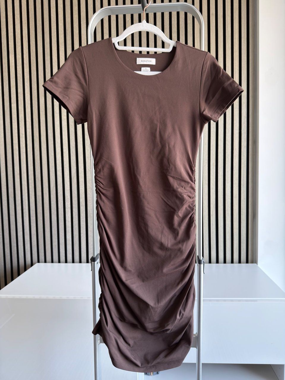 Aritzia Kleider: Dress Aritzia Babaton M – Gebraucht aus Zürich von mad_87xc