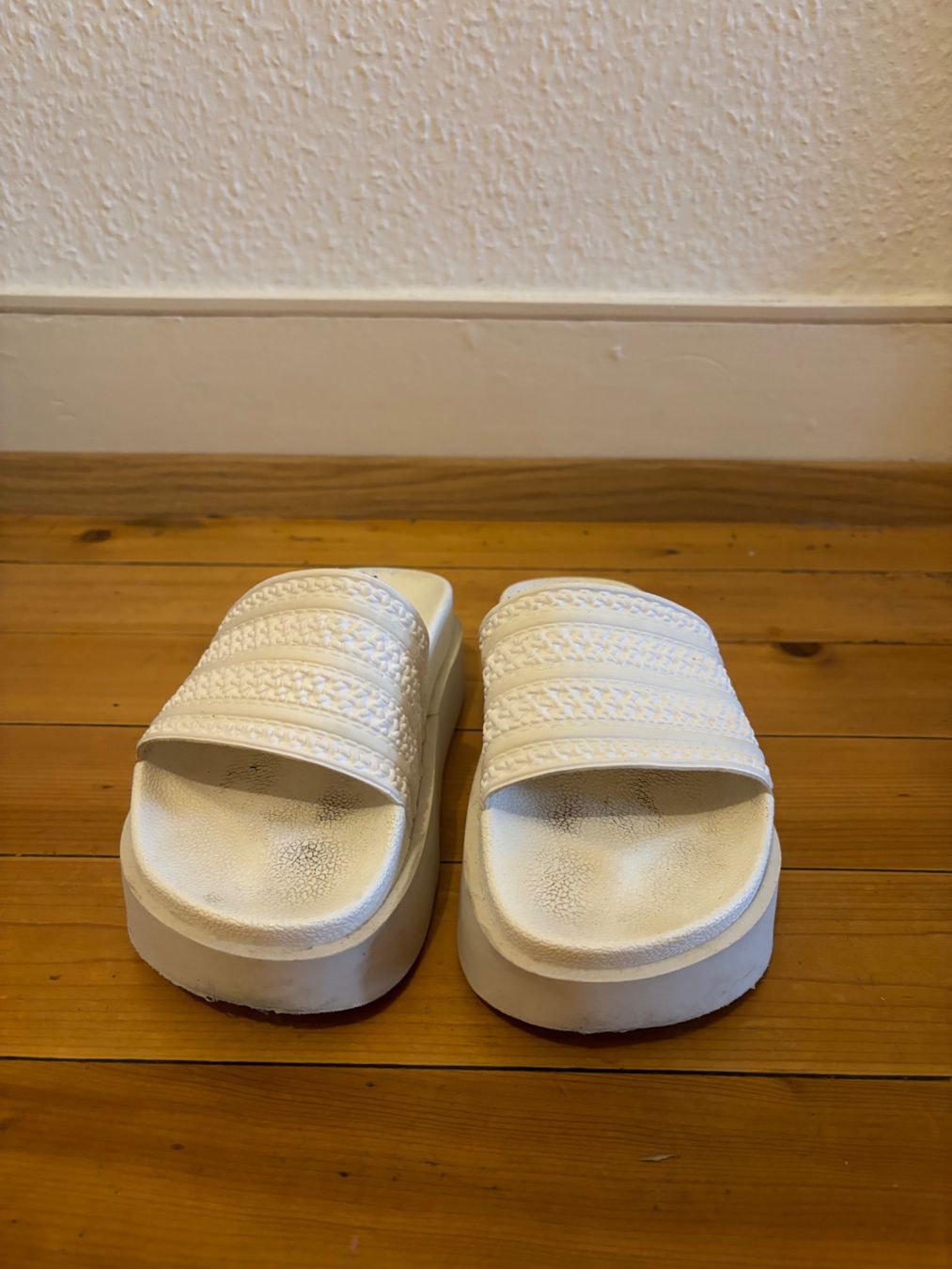 Adidas Damenschuhe: Adidas adilette plateforme 37 – Gebraucht aus Vevey von tach 1