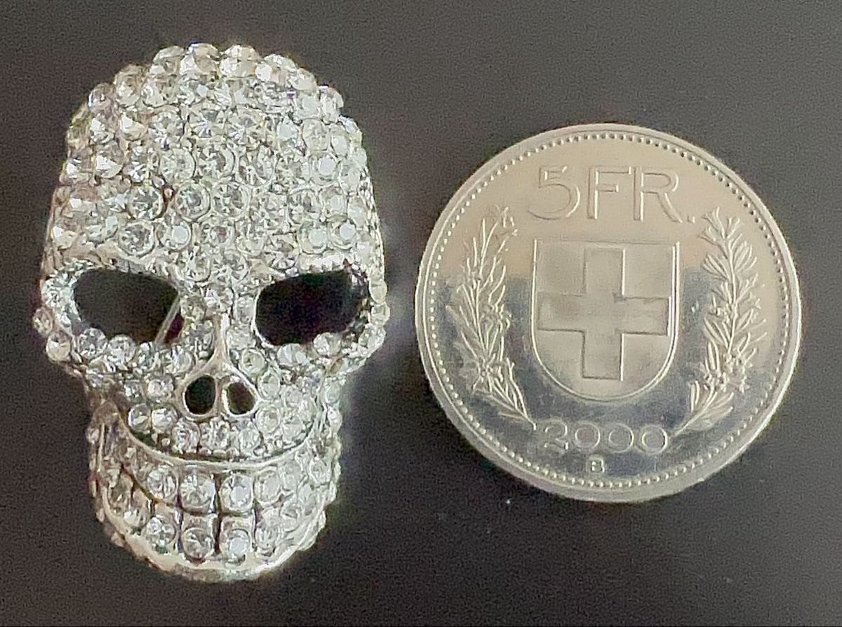 Spille & Fermagli: Schädel Totenkopf Brosche Strass Gothic – Nuovo (secondo la descrizione) da Schlieren venduto da WEEEE_MEVOMATA_WEEEE 1