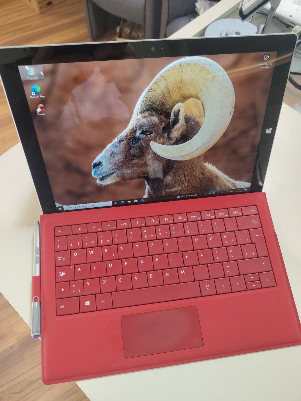 Microsoft Tablet PC: Microsoft Surface Pro Tablet mit Tastatur – Gebraucht aus Goldau von hergercomputer 1