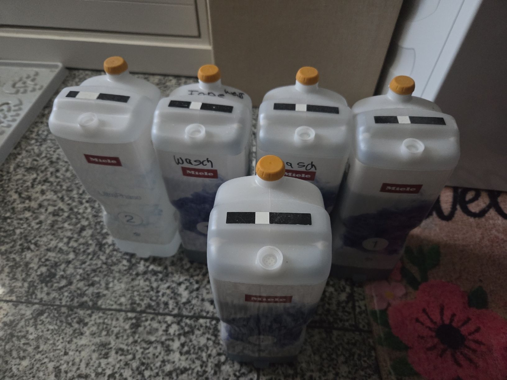 Miele Lavatrici: Miele Ultraphase 5 Flaschen – Nuovo e nell'imballaggio originale da Arni AG venduto da Lori73 1