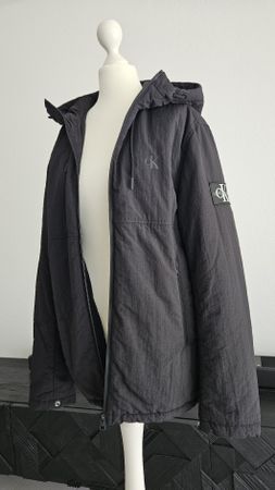 Stylische Calvin Klein Daunenjacke Schwarz Grösse S