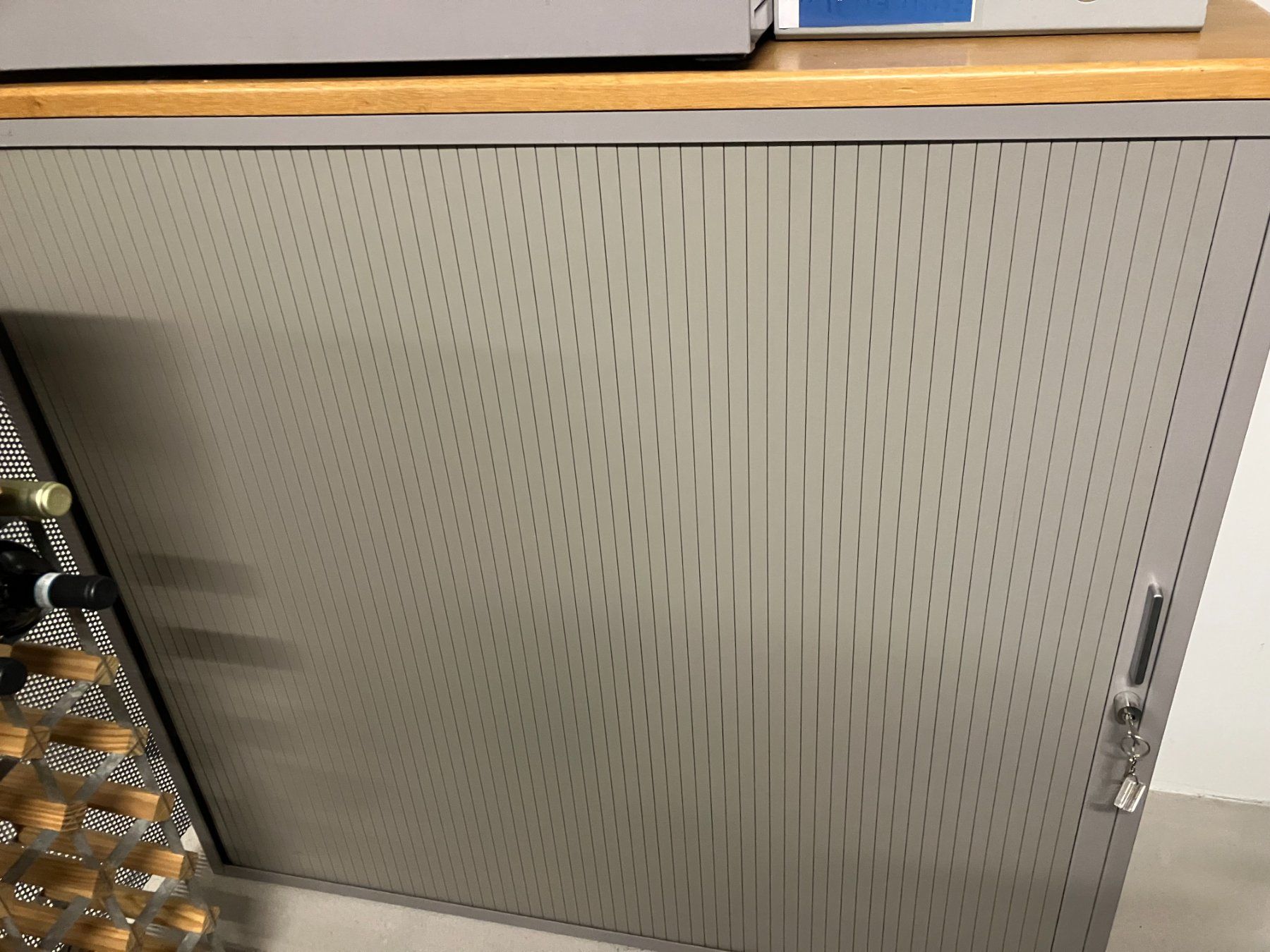 Lista Armadi: Rollladenschrank Lista – Usato da Richterswil venduto da solalex