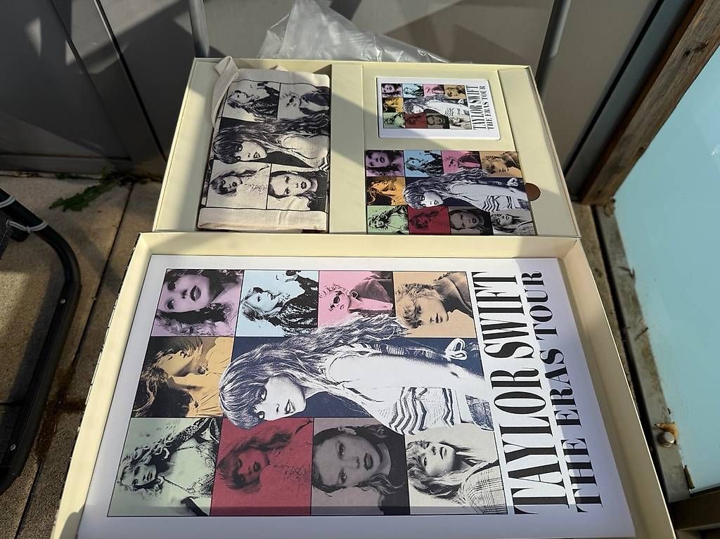 Schallplatten: Taylor Swift - VIP Box Eras Tour – Gebraucht aus La Tour-de-Peilz von AIbator 1