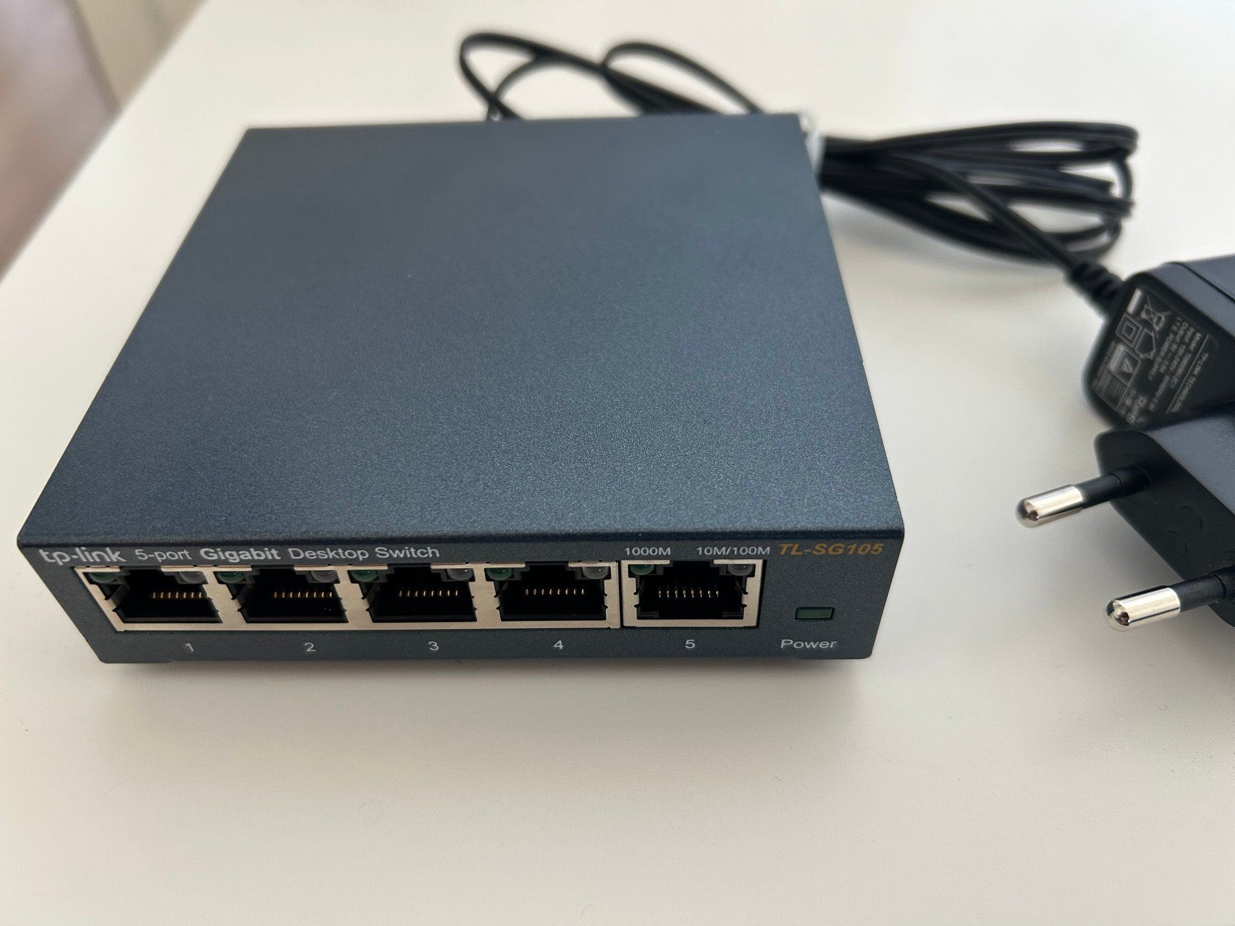 TP-Link Hub & Switch: TP-link TL-SG105 - 5-port Gigabit Ethernet Switch – Usato da Morges venduto da Razican