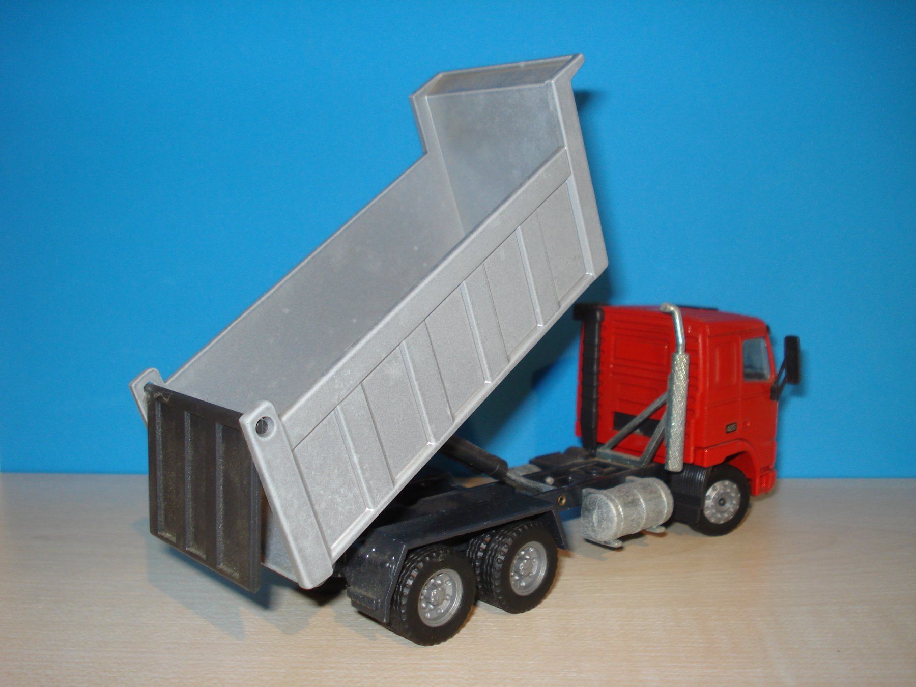 Joal Kit di modellismo & Modellini statici: VOLVO FH 12/420 Kipplaster – Usato da Mitlödi venduto da worker04 2