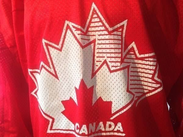 Canottiere & Pantaloni: KANADA NATI TRIKOT MAILLOT CANADA YVETTE – Nuovo (secondo la descrizione) da Zürich venduto da TRIKOTKAISER 1